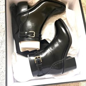 35 equals women's size 6 comes with original box and bag never been worn